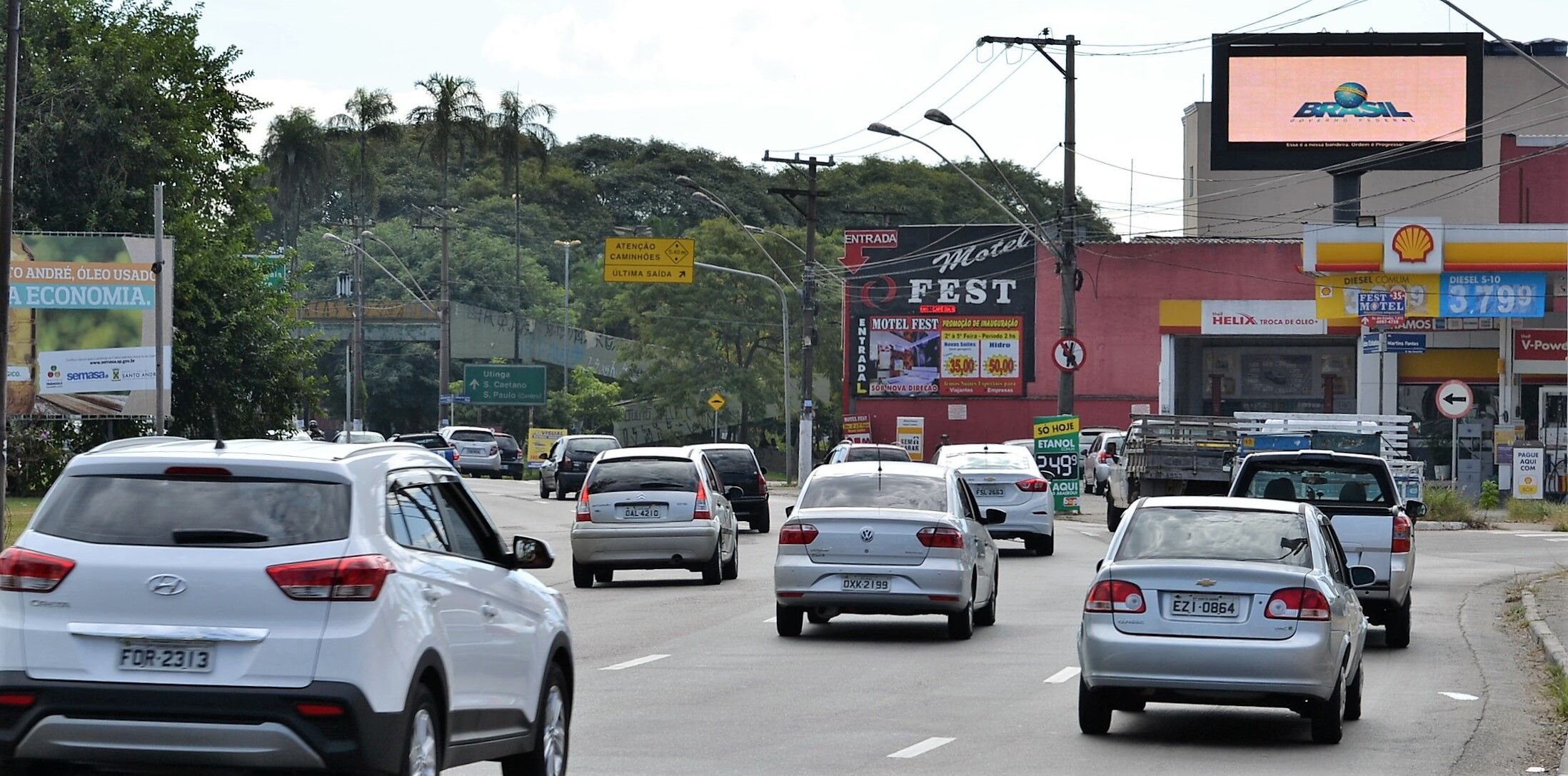 Painel digital na Avenida dos Estados, 1586, em Santo André