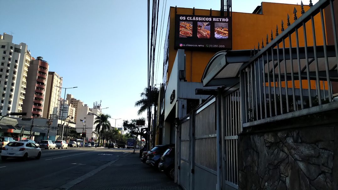 Painel digital na Avenida Goiás, 917, em São Caetano do Sul