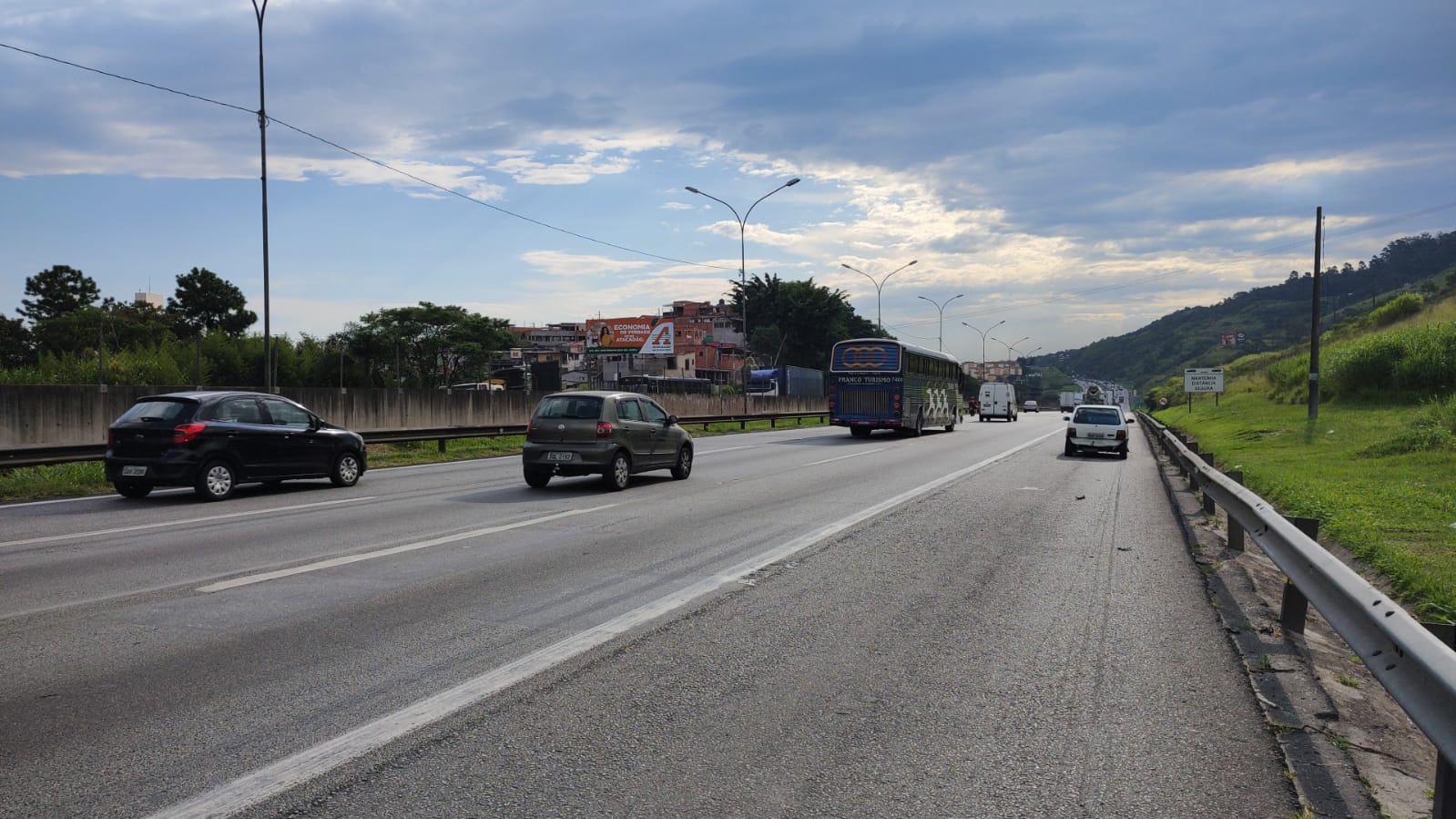 Painel rodoviário front-light na Rodovia Castelo Branco KM 26 em Jandira sentido Itapevi