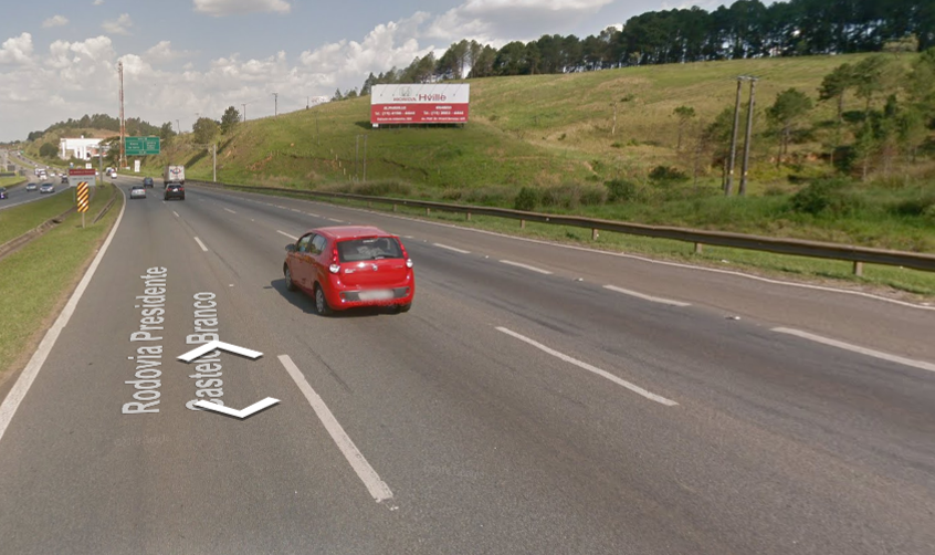 Painel front-light na Rodovia Castelo Branco KM 33+500 sentido São Paulo antes da praça de pedágio de Itapevi