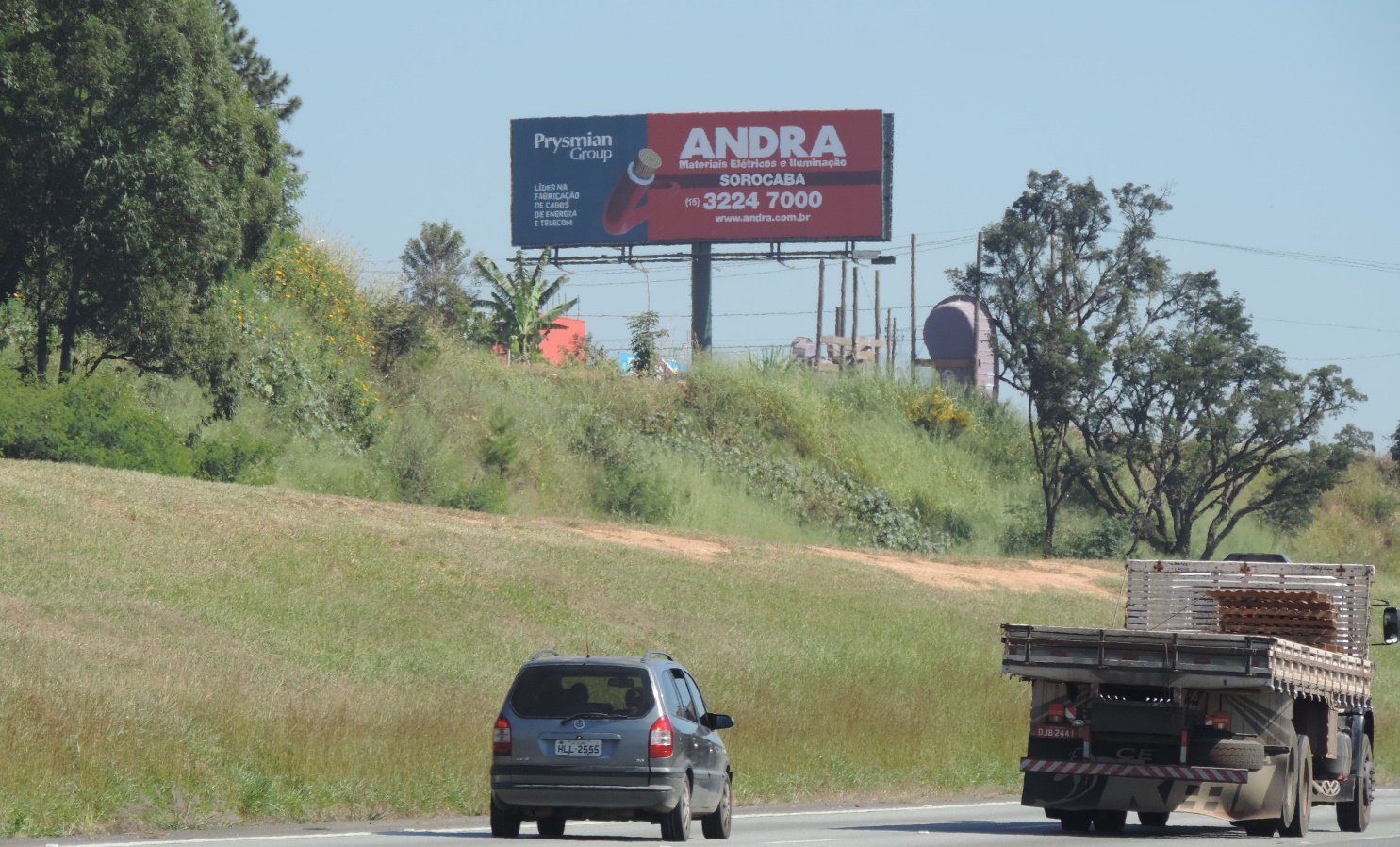 Painel front-light na Rodovia Castelo Branco KM 68+450 em Mairinque sentido Sorocaba