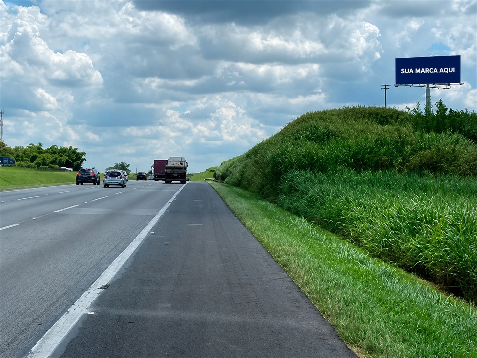 Outdoor rodoviário na Bandeirantes — KM 79+500 — sentido São Paulo Capital — ficha 42, mídia OOH na Rodovia dos Bandeirantes SP-348