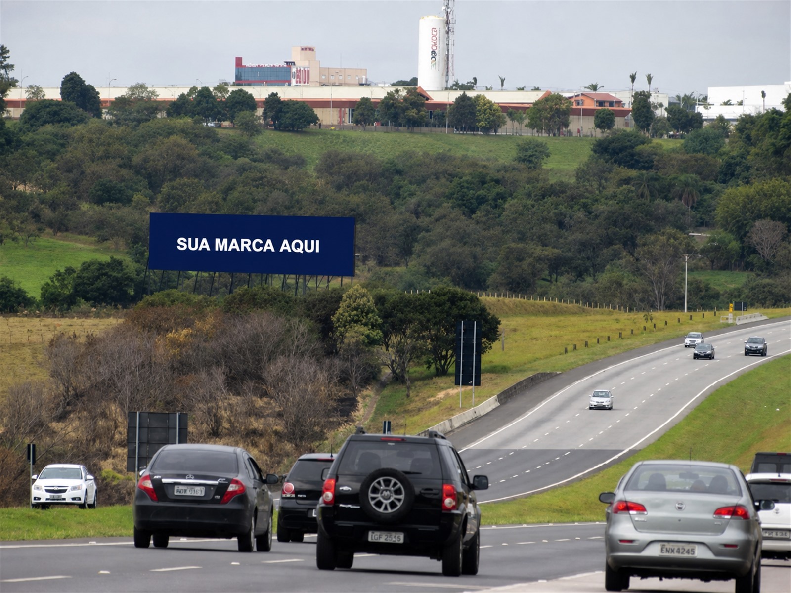 Painel rodoviário na Bandeirantes — KM 104+700 — sentido São Paulo Capital — ficha 81, mídia OOH na Rodovia dos Bandeirantes SP-348